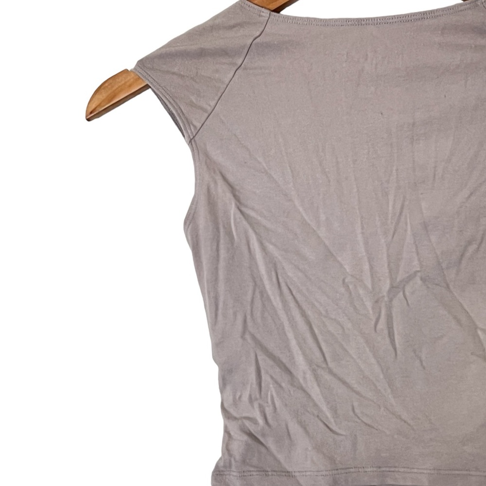 Hollister | Beige ruched v-neck short sleeve crop top size extra small - Picture 6 of 8